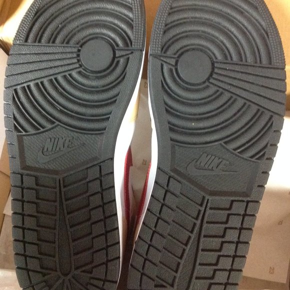 Air Jordan 1 Mid Men's White/Red/Curry Sneakers - USA Size:11.5 - New in Box - Picture 4 of 11